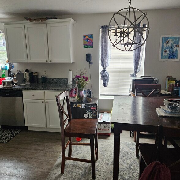 Building Photo - 137B Highrock Rd