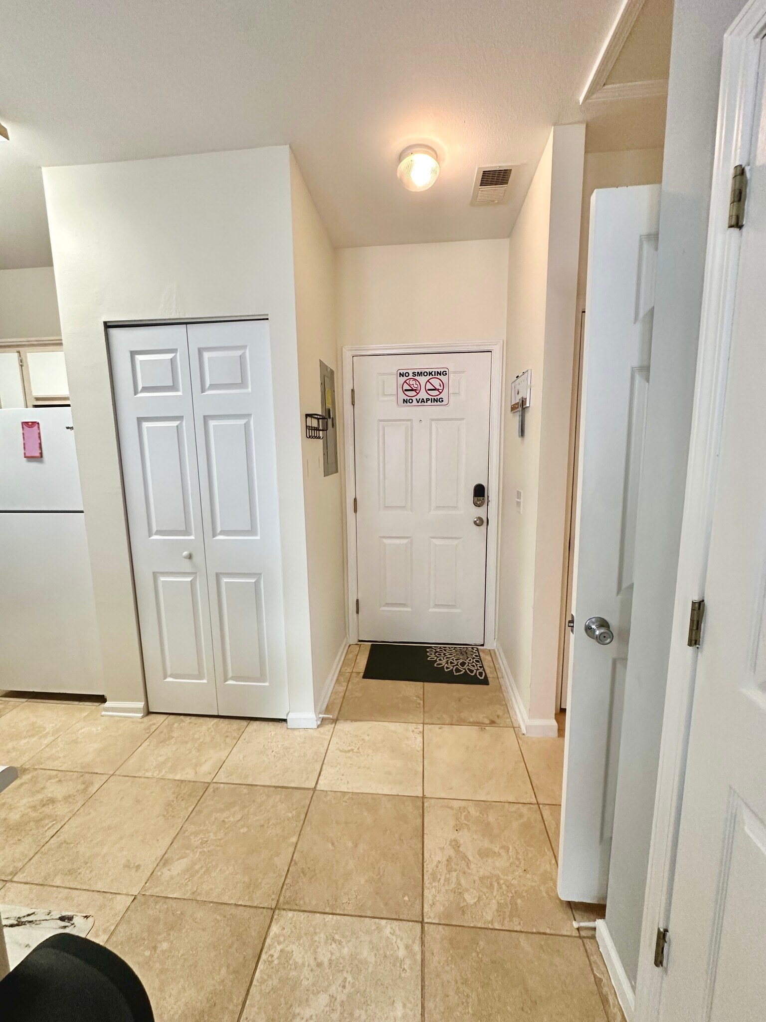 Building Photo - 1286 River Oaks Dr