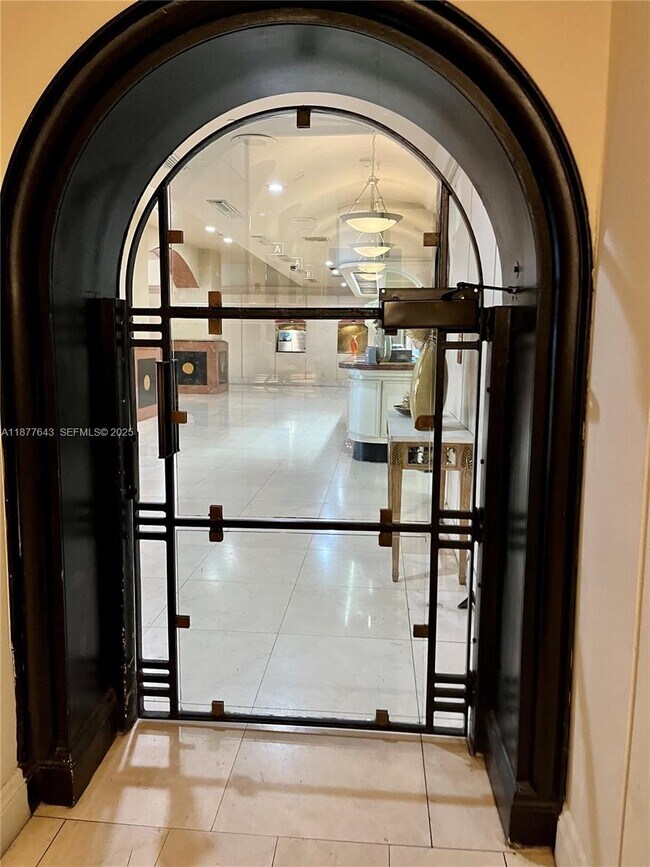 Building Photo - 555 NE 15th St