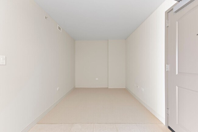 Building Photo - Great Location in the Heart of Honolulu ~ ...