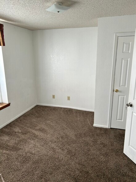 Building Photo - 301 W Abriendo Ave