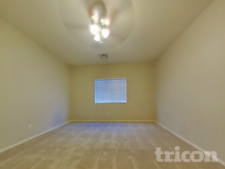 Building Photo - 6613 W Miami St