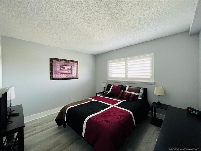 Building Photo - 10102 S Ocean Dr