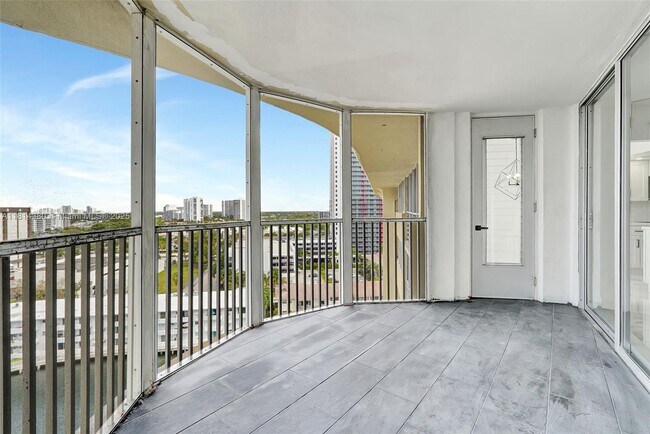 Building Photo - 100 Golden Isles Dr