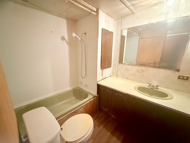 Building Photo - Cozy 2-Bedroom Home - Spacious Backyard
