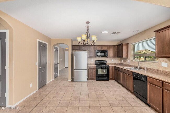 Building Photo - 5000 S Rovey Pkwy