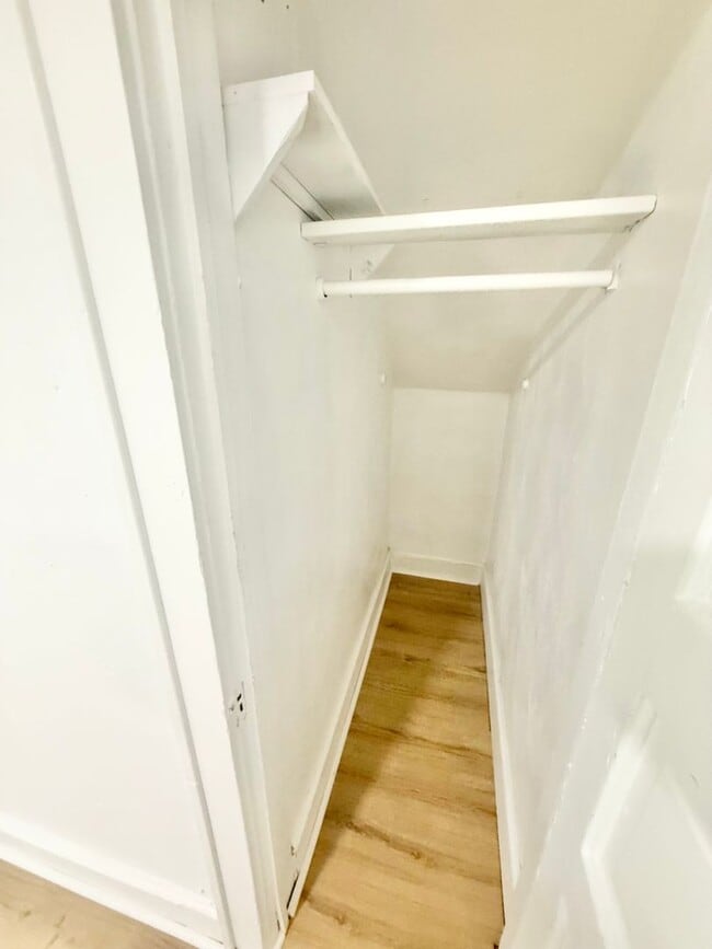 Building Photo - ***RENT READY~4 Bed RENOVATED 2 story house/w/ downstairs bedroom/Granite countertops