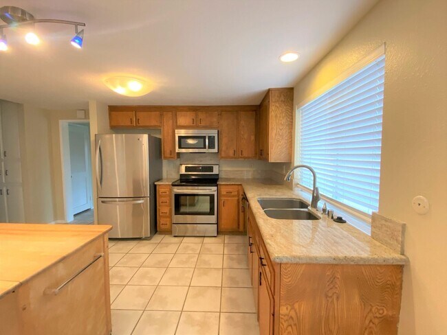 Building Photo - 3BR 3BA home, located in beautiful Solana Beach! Spacious layout with lush landscape