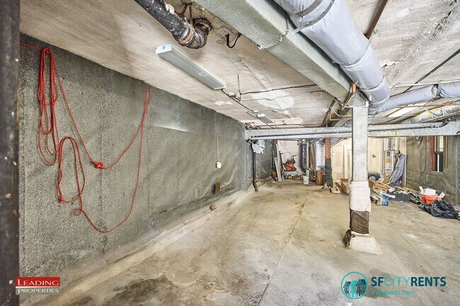 Building Photo - Noe Valley: Top Floor Condo w/ City Views, Garage Parking & W/D in unit