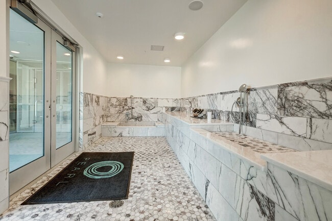 Building Photo - 1301 W Koenig Ln