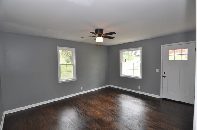 Building Photo - 820 Patricia Dr