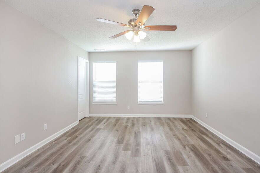 Building Photo - 9210 Centenary Ln