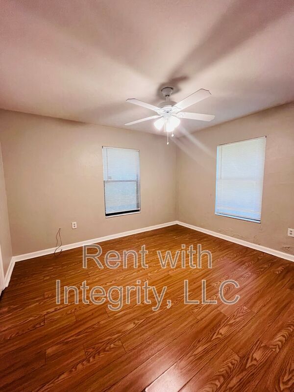 Building Photo - 581 Holyoke Ct