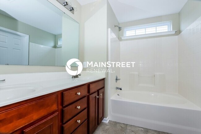 Building Photo - 3 Bedroom Pet-Friendly Home in Charlotte, NC with Main Street Renewal
