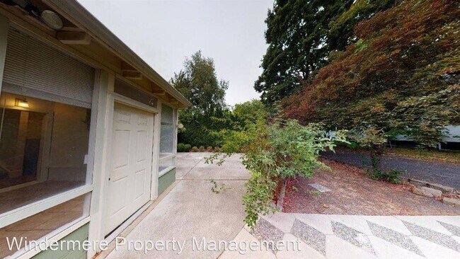Building Photo - 3 br, 1.5 bath House - 217 Howard Street