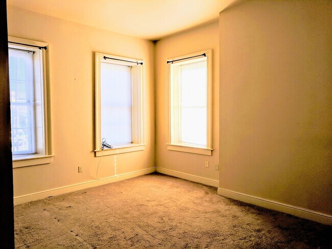 Building Photo - 1731 E Main St