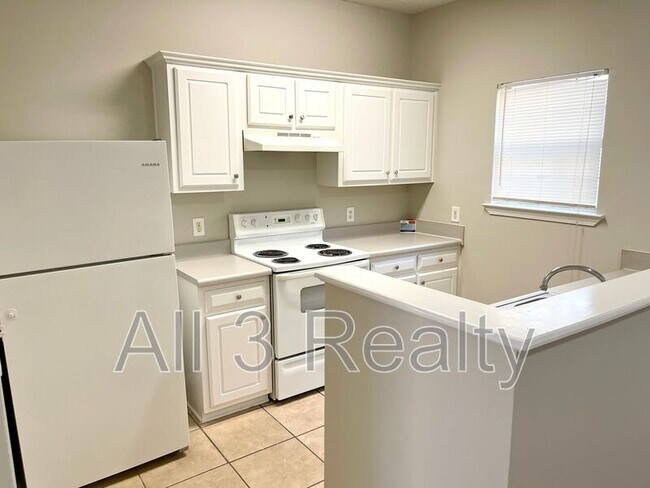 Building Photo - 6688 Sunset Hills Blvd