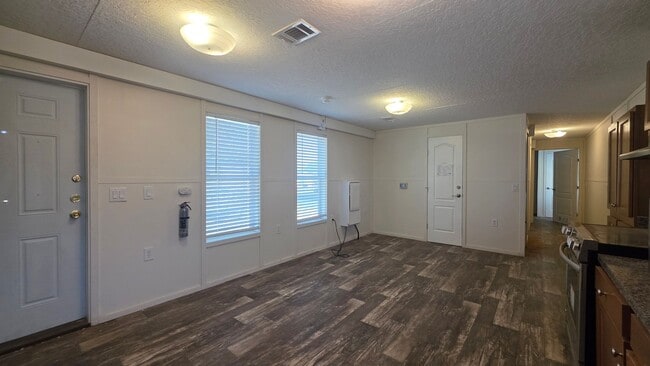 Building Photo - 3/2 MOBILE HOME IN COMMANDER'S PALACE - FRENSHIP ISD