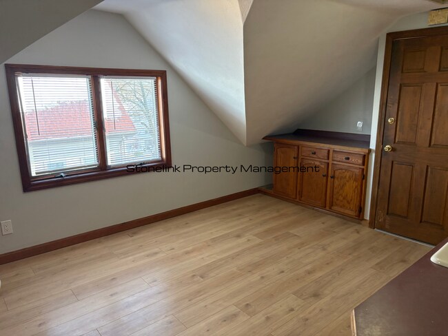 Building Photo - 70 Magill St