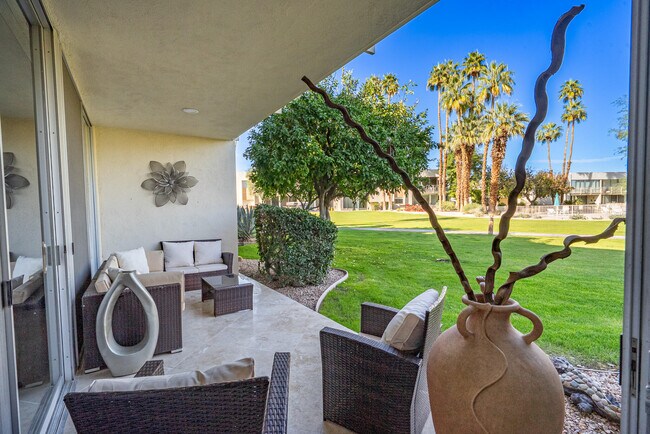 Building Photo - 449 Desert Lakes Dr