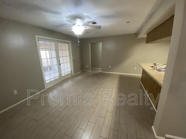 Building Photo - 14875 Cromwell Dr
