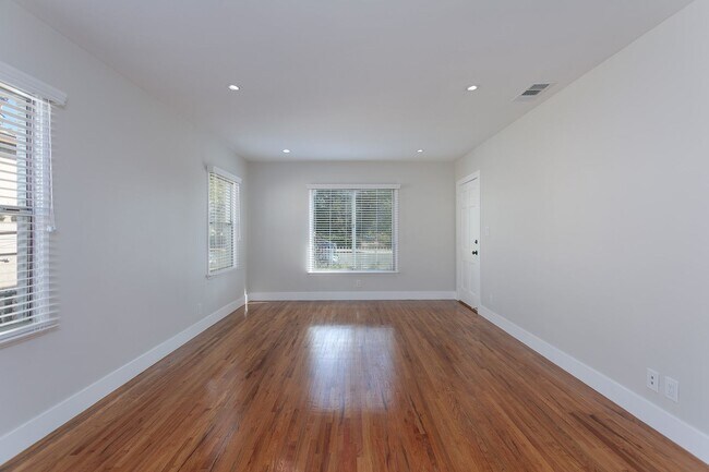 Building Photo - gra783