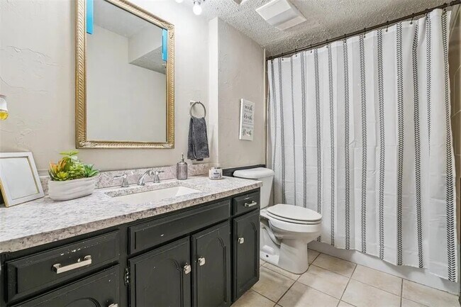 Building Photo - 11417 N May Ave