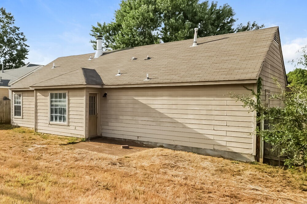 Building Photo - 6883 Lagrange Cir N