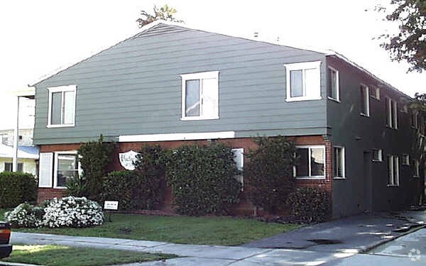 Building Photo - 4380 Ventura Canyon Ave