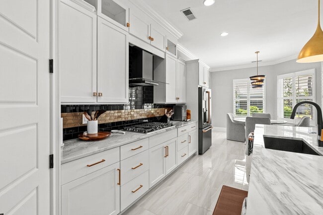 Building Photo - 5960 Bolsena Pl