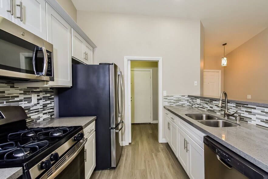 Building Photo - 5533 Soft Whispers St