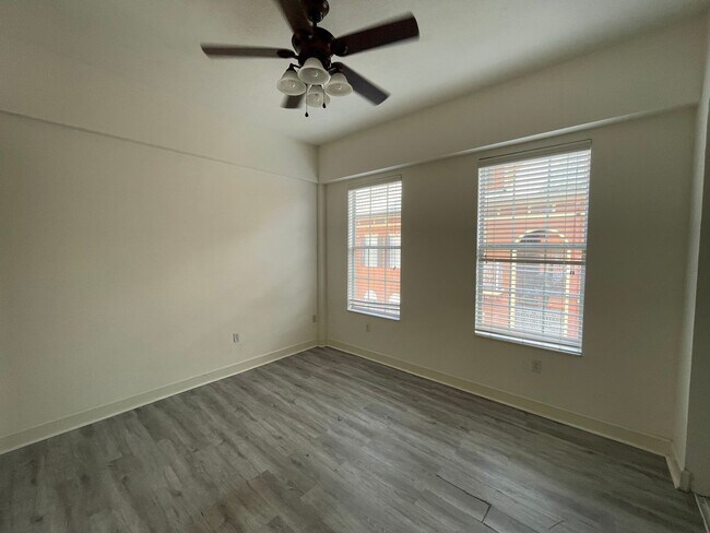 Building Photo - Jackson Square - Top Floor 2 Bedroom, 2 Ba...