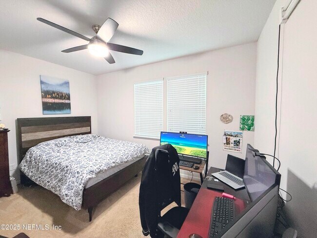 Building Photo - 102 Ann Scott Dr