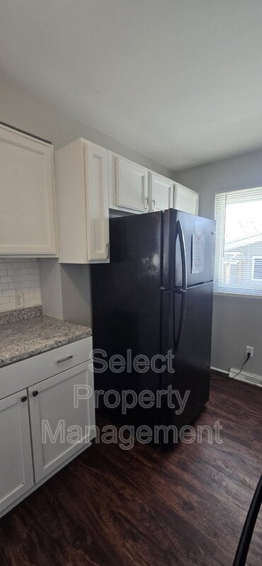 Building Photo - 2327 Deerwood Dr