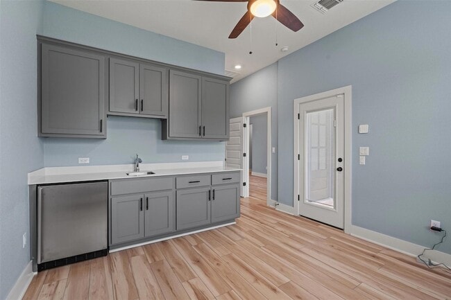 Building Photo - 920 Hornsby Holw