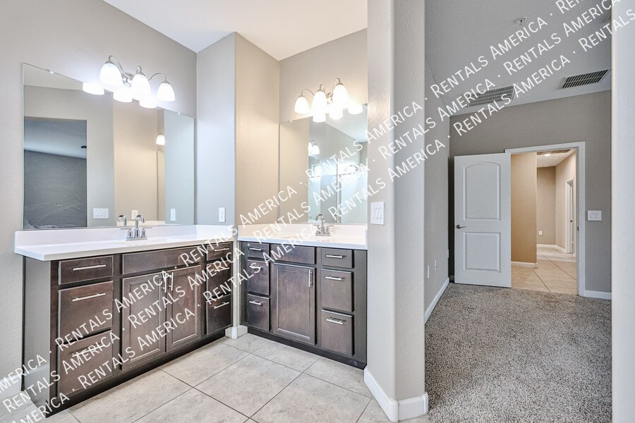 Building Photo - 30041 W Earll Dr