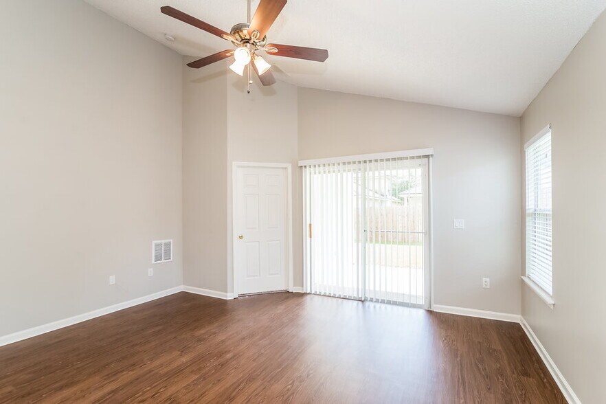 Building Photo - 699 Bellshire Dr