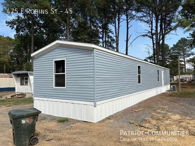 Primary Photo - 475 E Robins St