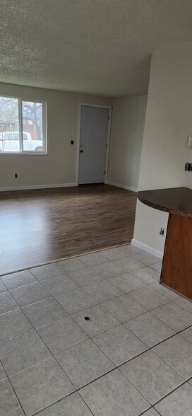 Building Photo - 800 Narregan St