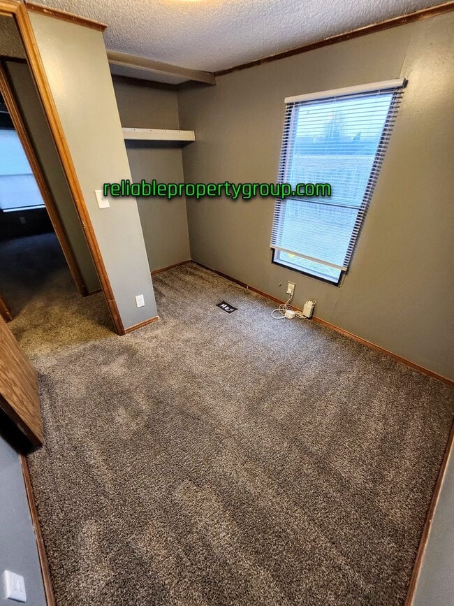 Building Photo - New Listing in Fort Wayne