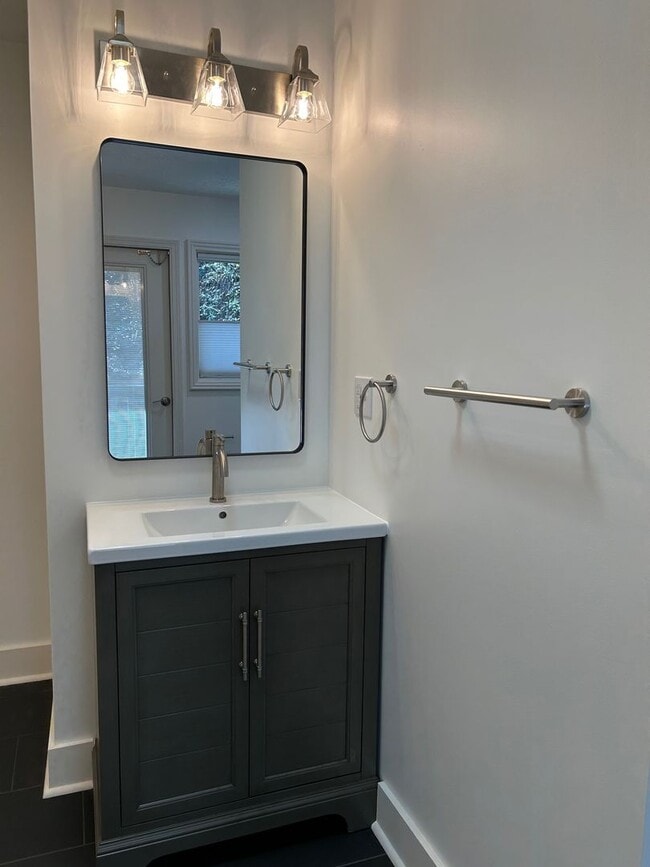 Building Photo - Central AVL - Large Custom Built Home with...