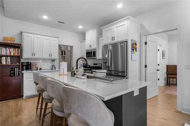 Building Photo - 45 Blairgowrie Dr