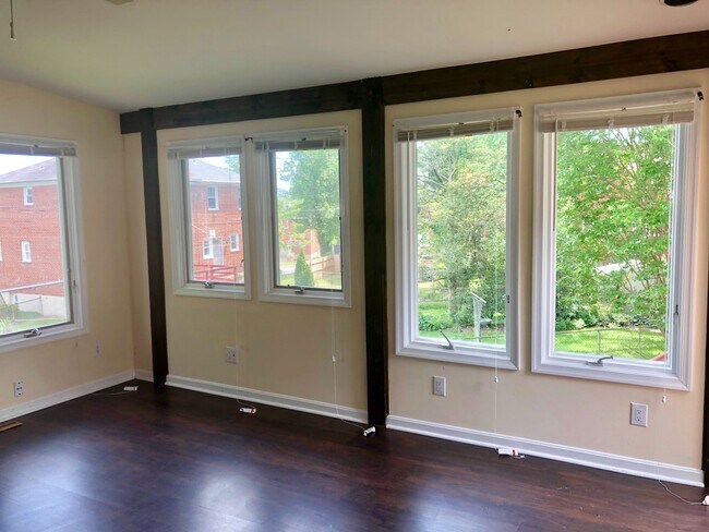 Building Photo - Charming 3 Bedroom/2 Bathroom Duplex in West Hills, MD!
