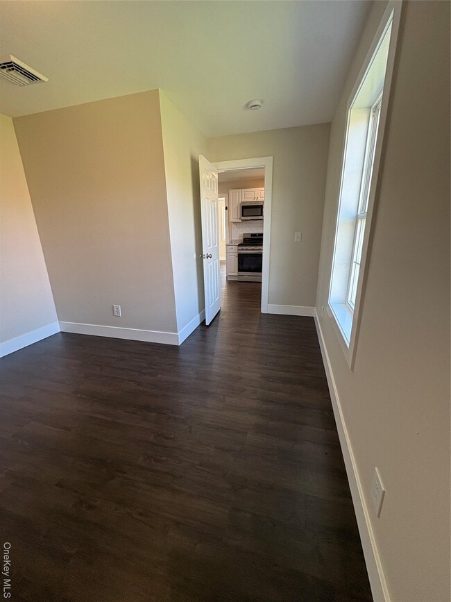 Building Photo - 579 Main St