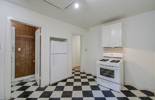 Building Photo - 1428 Wentworth St