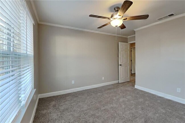 Building Photo - 1210 Port Royal Ct