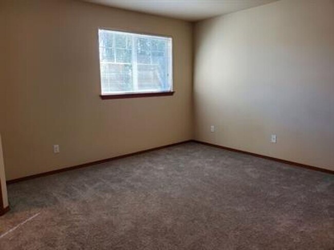 Building Photo - 3 Bedroom 2.5 Bath located in Tumwater