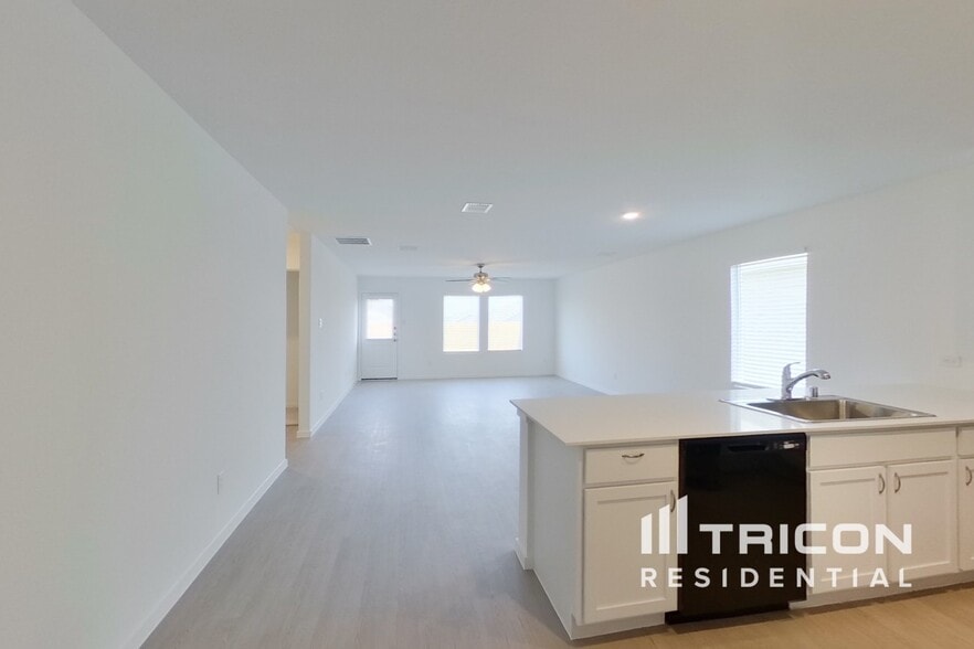 Building Photo - 807 Ginkgo Wy