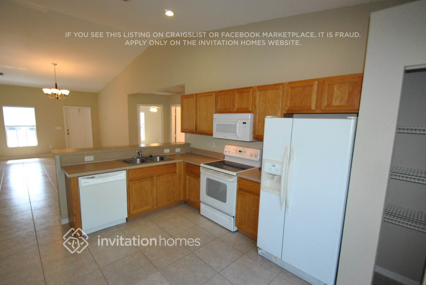 Building Photo - 1660 E Breezy Ln