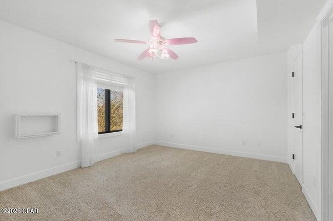 Building Photo - 2205 N Harbour Dr